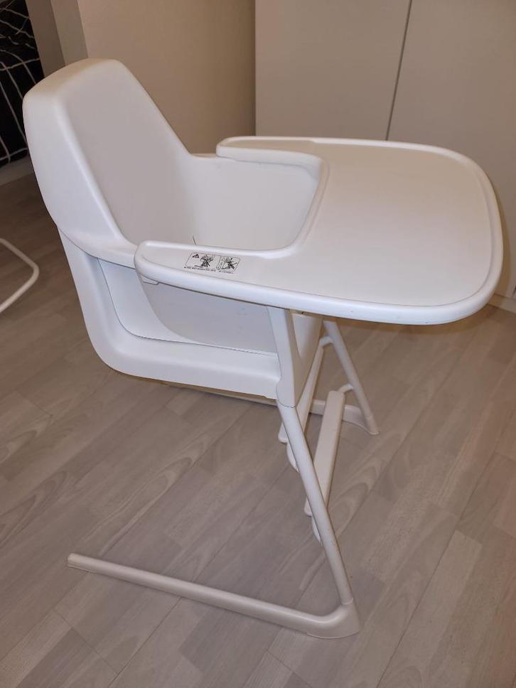 Kinderstoel / meegroeistoel Ikea Langur wit, Kinderen en Baby's, Kinderstoelen, Zo goed als nieuw, Meegroeistoel, Afneembaar eetblad