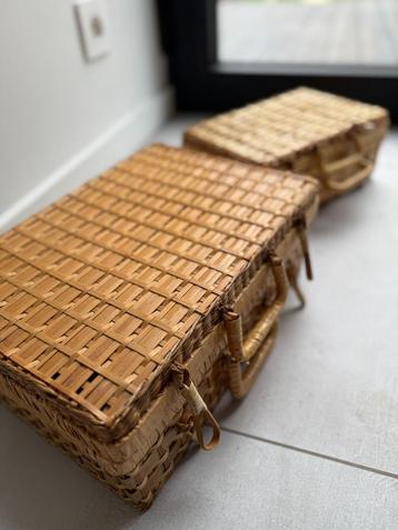 Valises en rotin vintage beschikbaar voor biedingen