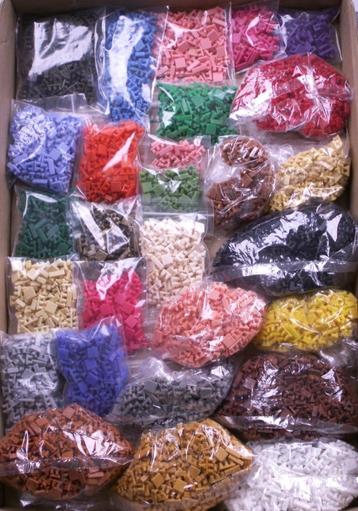 Partij ministeck 668 gr 28 kleuren gesorteerd beschikbaar voor biedingen