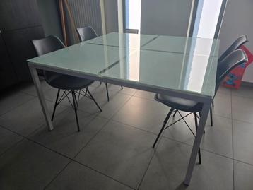 glazen tafel + stoelen voor eetkamer  beschikbaar voor biedingen