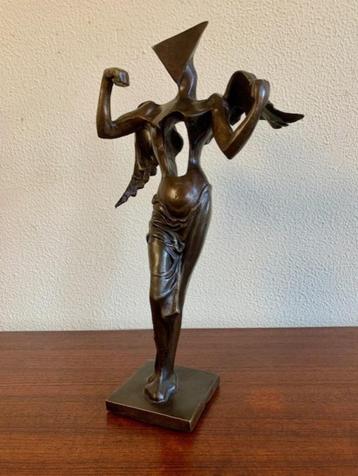 Bronzen Beeld The Surrealist Angel Salvador Dali Gesigneerd disponible aux enchères