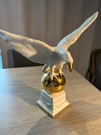 Arend op gouden bol porselein, Enlèvement