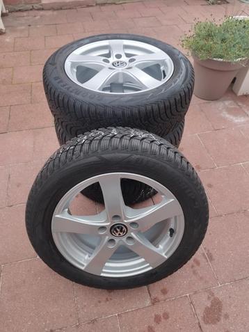 Pneus d'hiver 205/55/R16 VW Golf/Caddy/Touran/Passat 5X112 disponible aux enchères