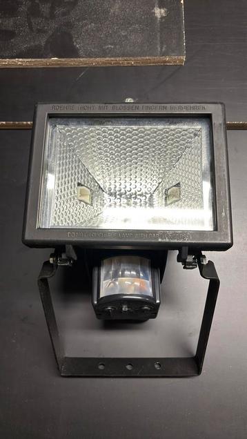 Halogeenlamp met bewegingssensor  beschikbaar voor biedingen