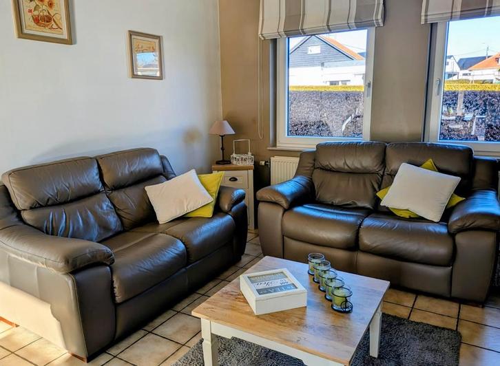 🛋️ A vendre 2 canapés 2 places, Cuir véritable, Taupe., Maison & Meubles, Canapés | Salons, Comme neuf, Banc droit, Deux personnes