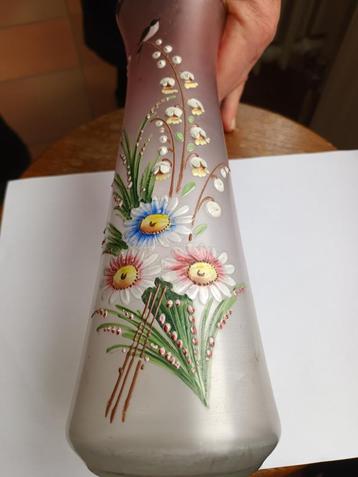 decoratief vaasje beschikbaar voor biedingen
