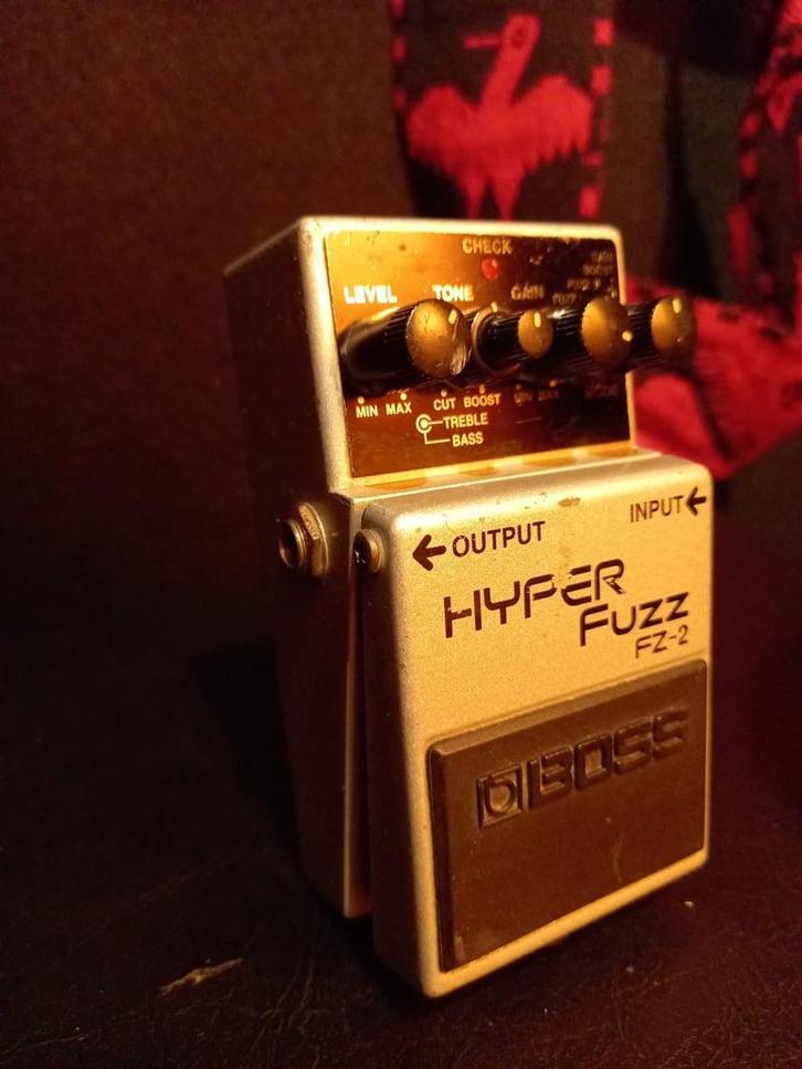 Pedal Boss Hyper Fuzz FZ-2 – Effet Fuzz – Bon état, Musique & Instruments, Effets, Utilisé, Distortion, Overdrive ou Fuzz, Enlèvement
