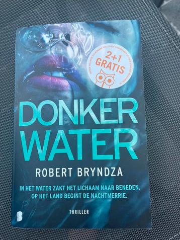 Donker water beschikbaar voor biedingen