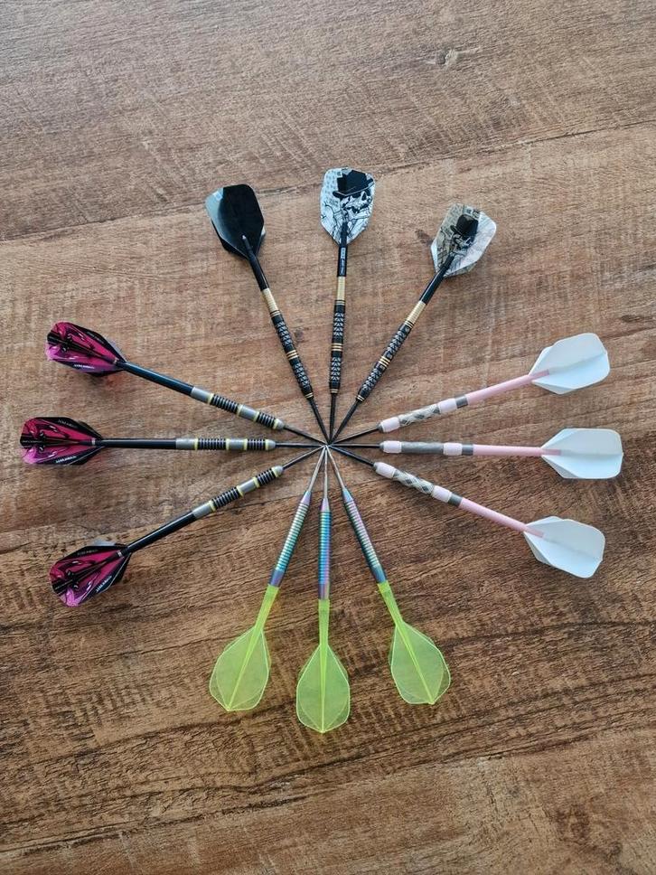 Darts allerlei - Lees beschrijving, Sport en Fitness, Darts, Gebruikt, Pijlen, Ophalen