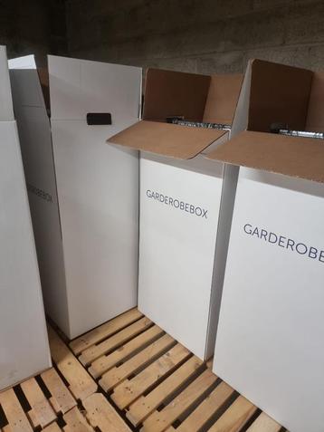 Garderobedozen beschikbaar voor biedingen