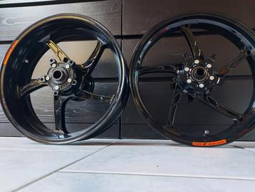 JANTE OZ PIEGA + DISQUE BREMBO SERIE ORO YAMAHA R6 2005 2016 beschikbaar voor biedingen