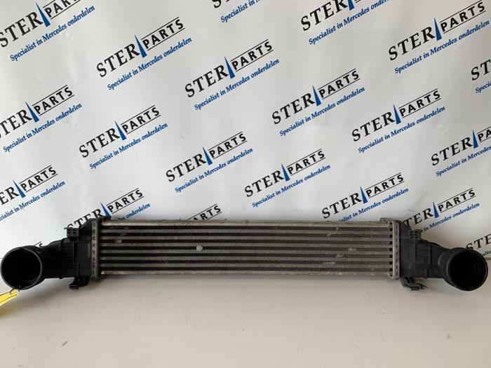 Intercooler van een Mercedes E-Klasse, Auto-onderdelen, Airco en Verwarming, Mercedes-Benz, Gebruikt, 3 maanden garantie, Ophalen of Verzenden