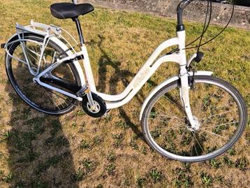 Damesfiets  beschikbaar voor biedingen