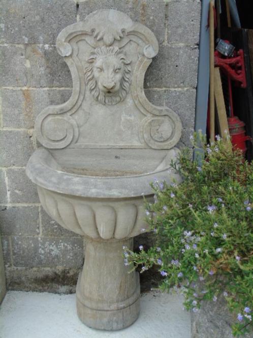 blauwe stenen muurfontein met leeuwenkop, Tuin en Terras, Waterpartijen en Fonteinen, Zo goed als nieuw, Fontein, Hardsteen, Ophalen
