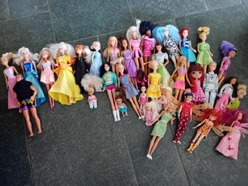 Lot barbies en andere popjes beschikbaar voor biedingen