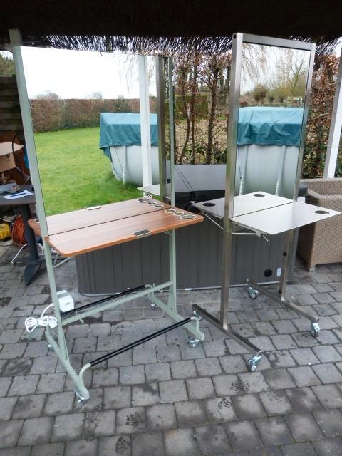 Professionele dubbelzijdige kappersspiegels met stopcontact, Huis en Inrichting, Tafels | Kaptafels, Ophalen