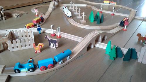Houten treinsporen met elektrische treintjes, Kinderen en Baby's, Speelgoed | Houten speelgoed, Gebruikt, Ophalen