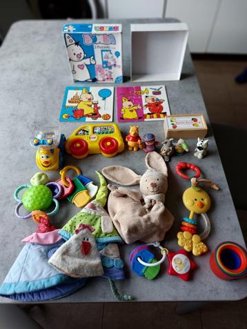 lot de jouets 1er âge disponible aux enchères