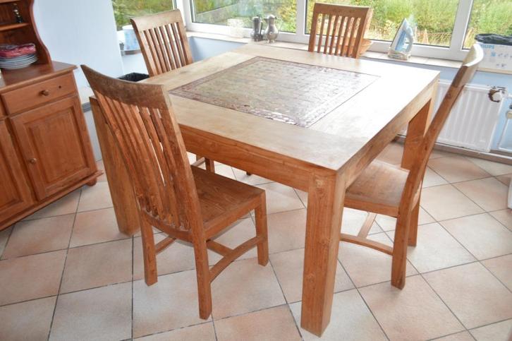 Tafel (met Marokkaanse mozaïekplaat) en 4 teakhouten stoelen, Huis en Inrichting, Tafels | Eettafels, Zo goed als nieuw, 100 tot 150 cm