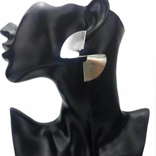 Sarah Pacini oorbellen Nieuw, Kleding | Dames, Overige Dameskleding, Nieuw, Ophalen of Verzenden