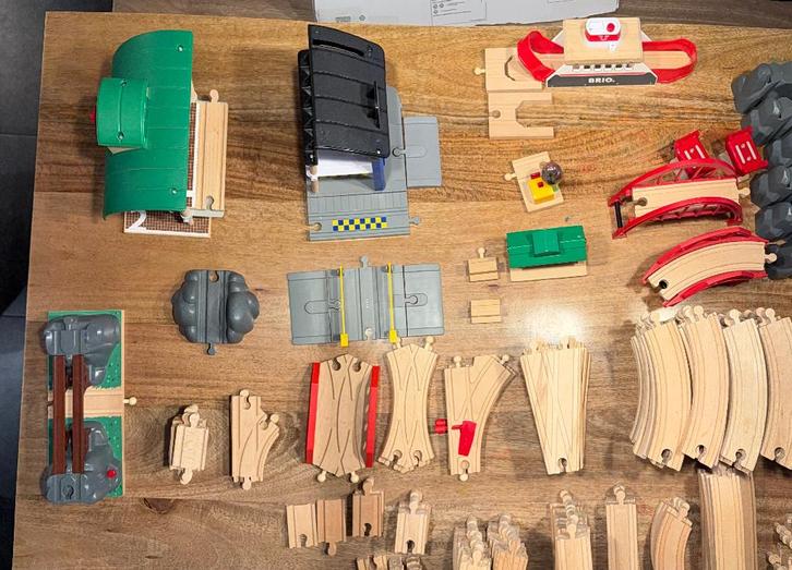 Brio Train collection - meer dan 200 sporen en treintjes, Enfants & Bébés, Jouets | Jouets en bois, Comme neuf, Autres types, Enlèvement