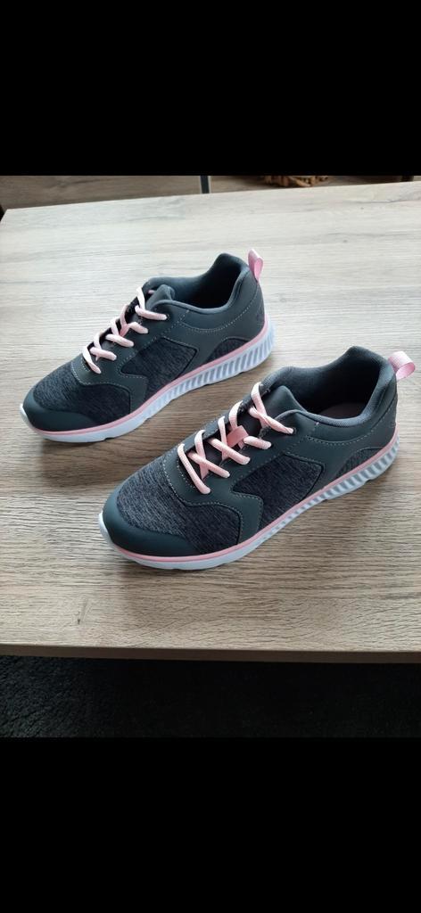 Nieuwe sneakers dames in maat 37 - 38 - 40, Sport en Fitness, Loopsport en Atletiek, Nieuw, Kleding, Ophalen of Verzenden
