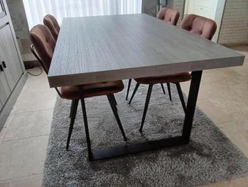 eettafel grijs beschikbaar voor biedingen
