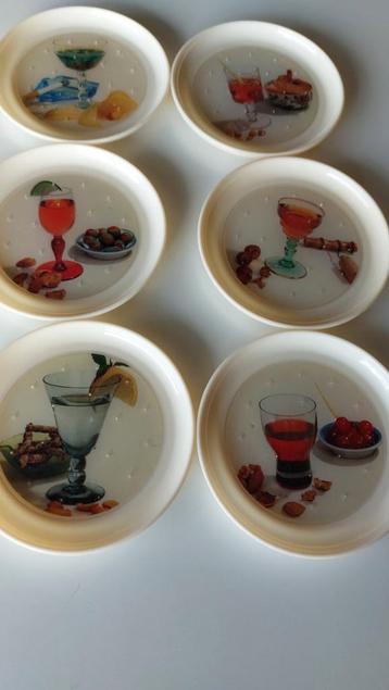 6 Sous-verres en plastique originaux et uniques beschikbaar voor biedingen