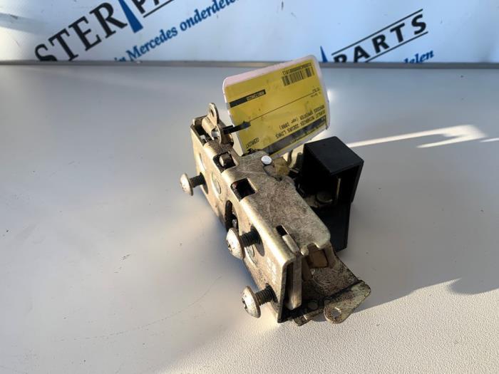 Deurslot Mechaniek 2Deurs links van een Mercedes Sprinter, Auto-onderdelen, Carrosserie, Mercedes-Benz, Gebruikt, 3 maanden garantie