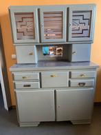 grijs vitrinekastje, Enlèvement