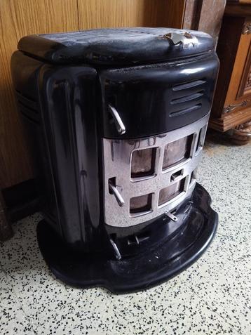 Oude kolenkachel beschikbaar voor biedingen