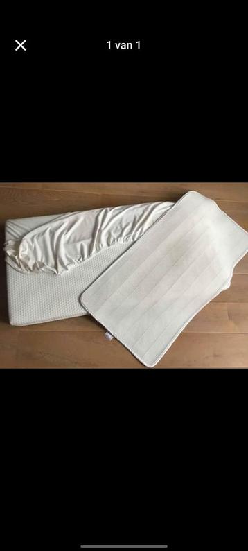 Kindermatras + 2 hoeslakens 120 x 60cm beschikbaar voor biedingen
