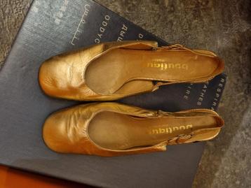 Sandales habillées ouvertes à l'arrière
Pointure 38 beschikbaar voor biedingen