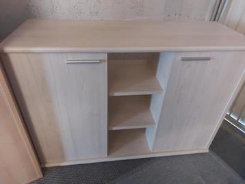 Beige Dressoir beschikbaar voor biedingen
