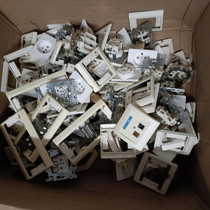 Prises murales électriques et interrupteurs muraux, Doe-het-zelf en Bouw, Elektriciteit en Kabels