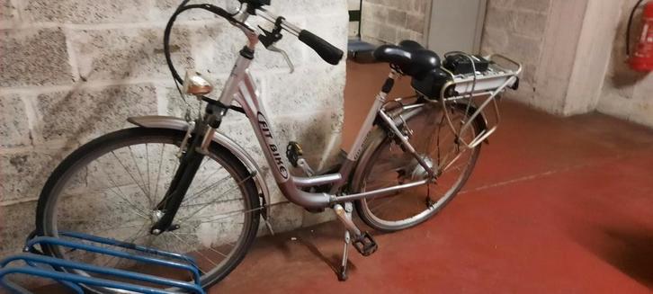 Electrische damesfiets, Fietsen en Brommers, Fietsen | Dames | Damesfietsen, Gebruikt, Ophalen
