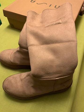 Bottes fourrées unissa pointure 36, Beige, Comme neuf, Enlèvement, Autres types