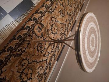 Bijzettafeltje beschikbaar voor biedingen