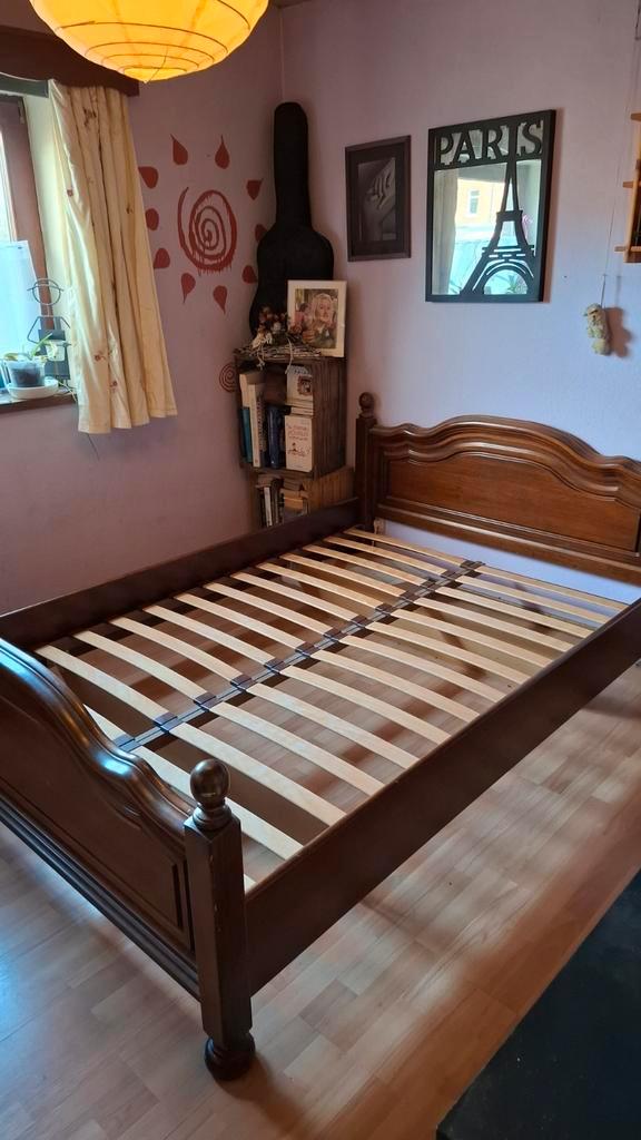 Lit merisier 140 cm par 200 cm et 2 sommiers a lattes, Huis en Inrichting, Slaapkamer | Bedden, 140 cm, 200 cm, Ophalen