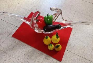 Vase avec fruits style rétro beschikbaar voor biedingen