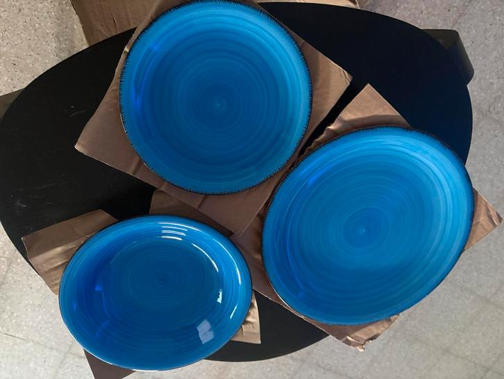Nouvelle vaisselle bleue de 18 pièces, Maison & Meubles, Cuisine | Vaisselle, Neuf, Assiettes(s), Uni, Poterie, Enlèvement