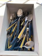 Gratis bestek.  +-15 stuks vork, mes, lepel groot en klein, Huis en Inrichting, Keuken | Bestek, Ophalen of Verzenden, Zo goed als nieuw