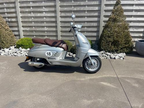 Peugeot django 125cc ( limited edition), Fietsen en Brommers, Snorfietsen en Snorscooters, Zo goed als nieuw, Peugeot, Benzine