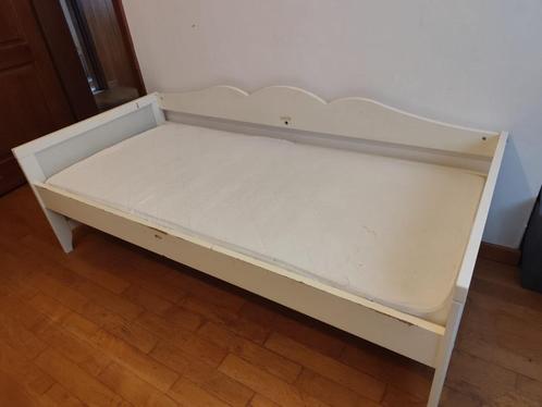 Lit enfant IKEA +sommier lattes +matelas : mini prix, 2e vie, Kinderen en Baby's, Kinderkamer | Bedden, Gebruikt, Lattenbodem