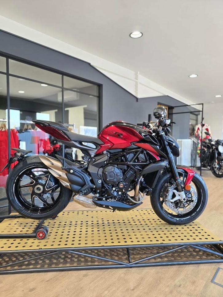 Eindejaarspromo Nieuwe MV Agusta Brutale 800 RR, Motoren, Motoren | MV Agusta, Bedrijf, Naked bike, meer dan 35 kW, 3 cilinders