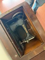 Vintage Olympia naaimachine in kast, Antiek en Kunst, Antiek | Naaimachines, Ophalen