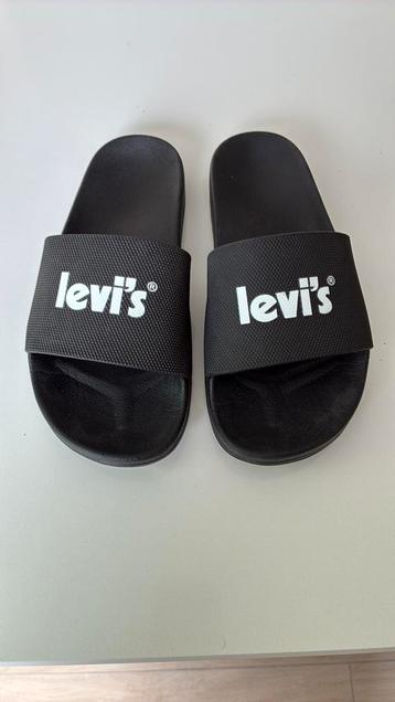 Levi’s slippers maat 38 beschikbaar voor biedingen