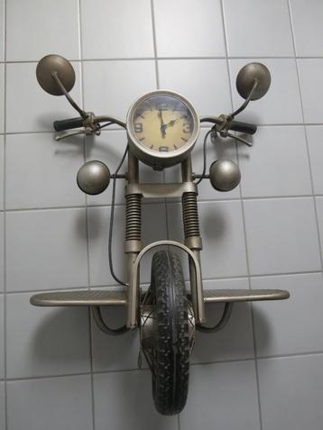 Motorklok beschikbaar voor biedingen