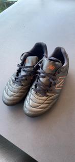 New Balance voetbalschoenen zilver, maat 36, Sport en Fitness, Voetbal, Ophalen, Gebruikt, Schoenen