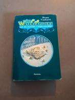Wiet Waterlanders - De kleine Caroluscode - Mark Tijsmans, Boeken, Gelezen, Mark Tijsmans, Ophalen of Verzenden, Fictie